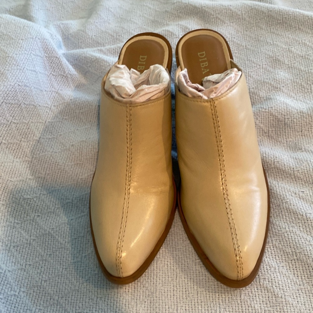 Mules crème colored leather nice heel - worn once